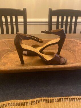 Gorgeous vintage leather Ralph Lauren heels size 7 1/2